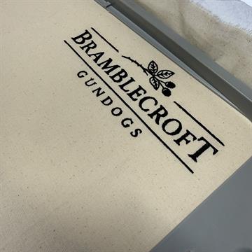 Broderi - Stort logo/stort broderi - 199 kr.